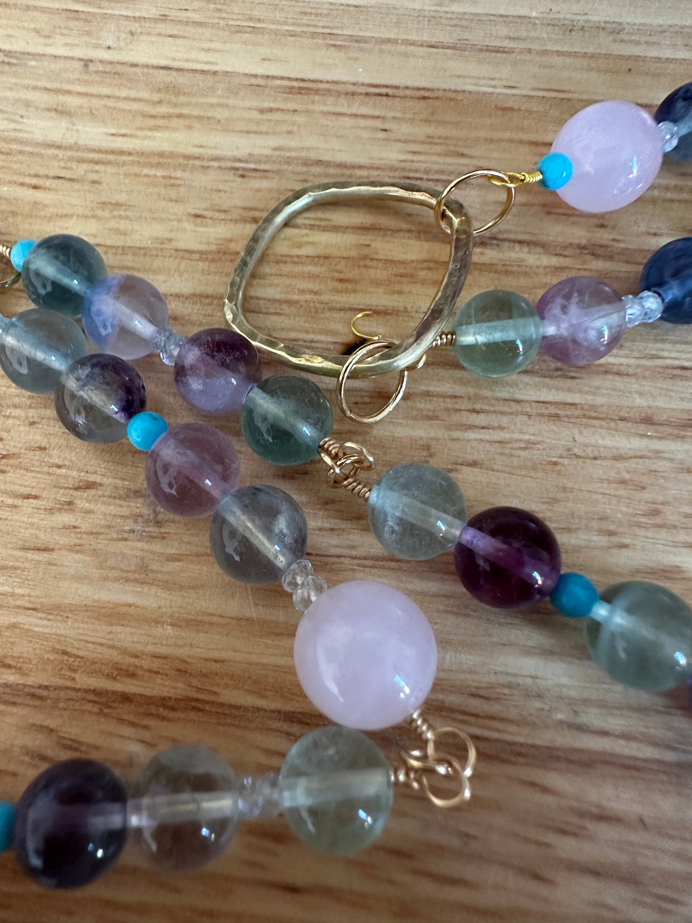 Long necklace with fluorite, acquamarine, tourquoise and pink quartz