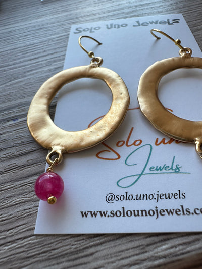 Pink giada earrings with round gold colored zama elements and brass