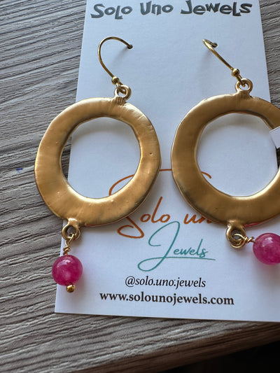 Pink giada earrings with round gold colored zama elements and brass