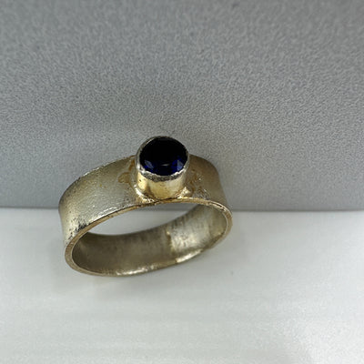 Silver ring reticulated round with lab grown sapphire.