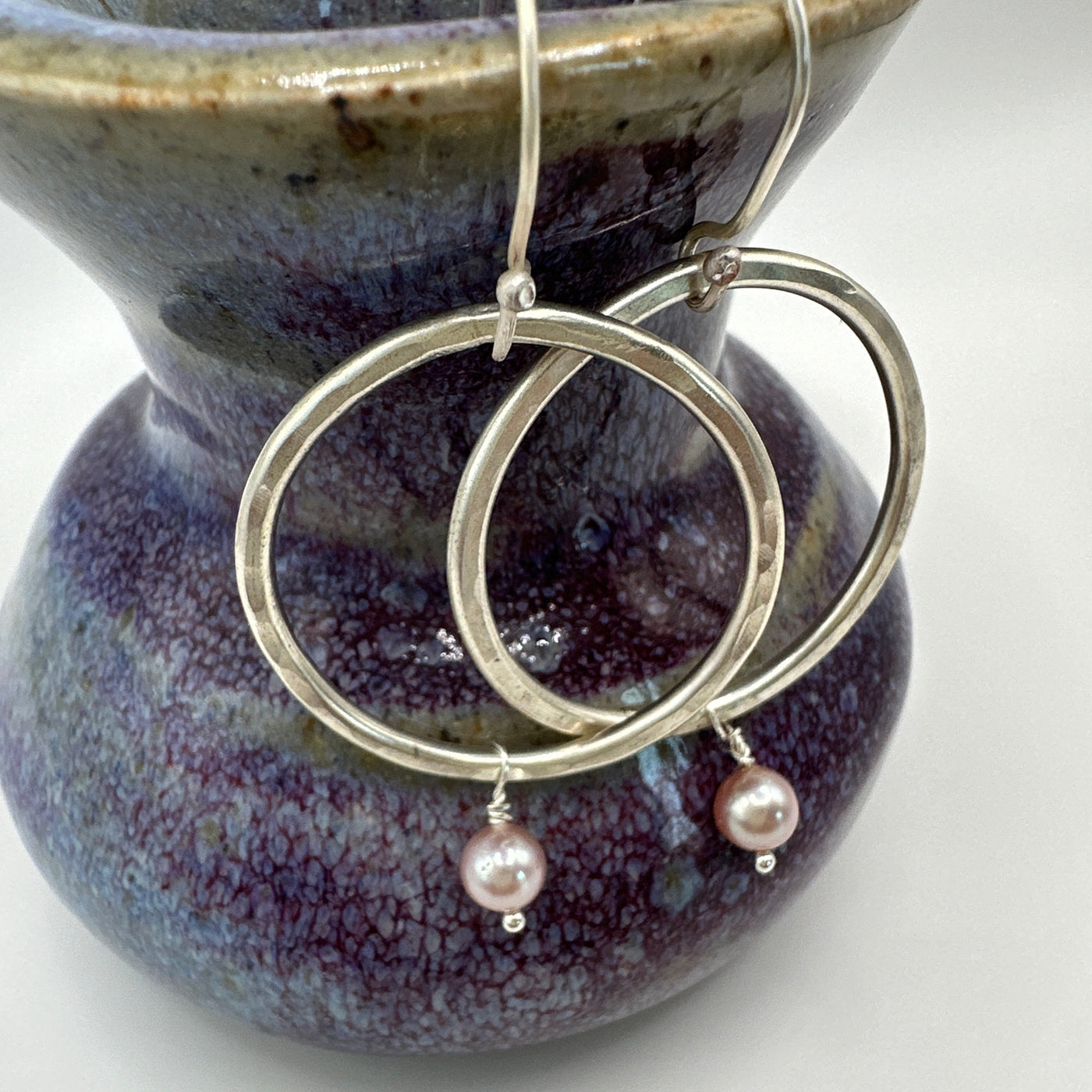 Silver round rings and lavender pearls earrings