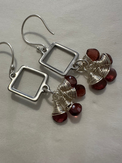 Granato earrings with square steel elements and silver