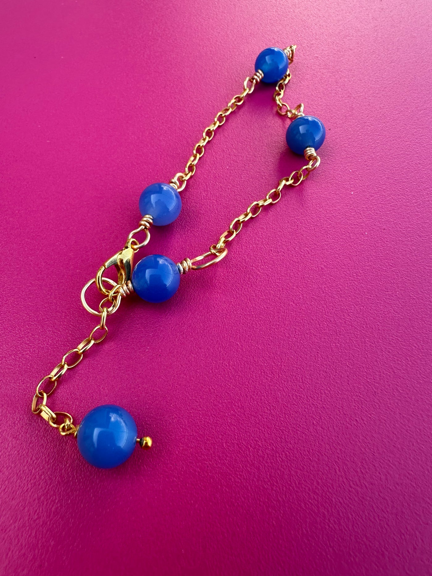 Blue giade bracelet with brass chain 