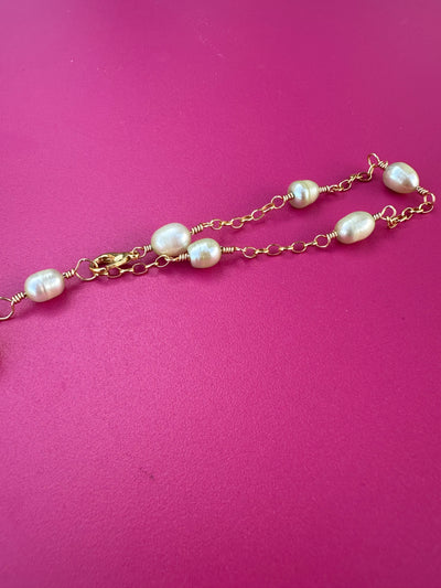 Light green freshwater pearls bracelet with brass chain 