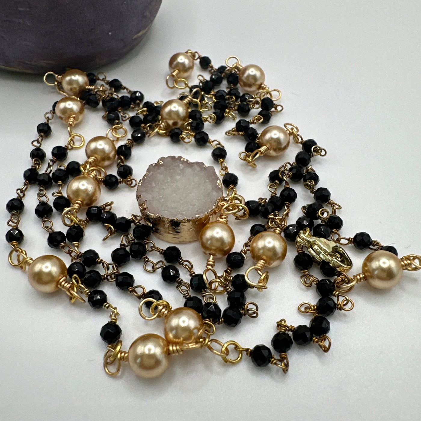 Scarf long necklace black with white resina pendant and golden pearls