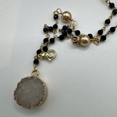 Scarf long necklace black with white resina pendant and golden pearls