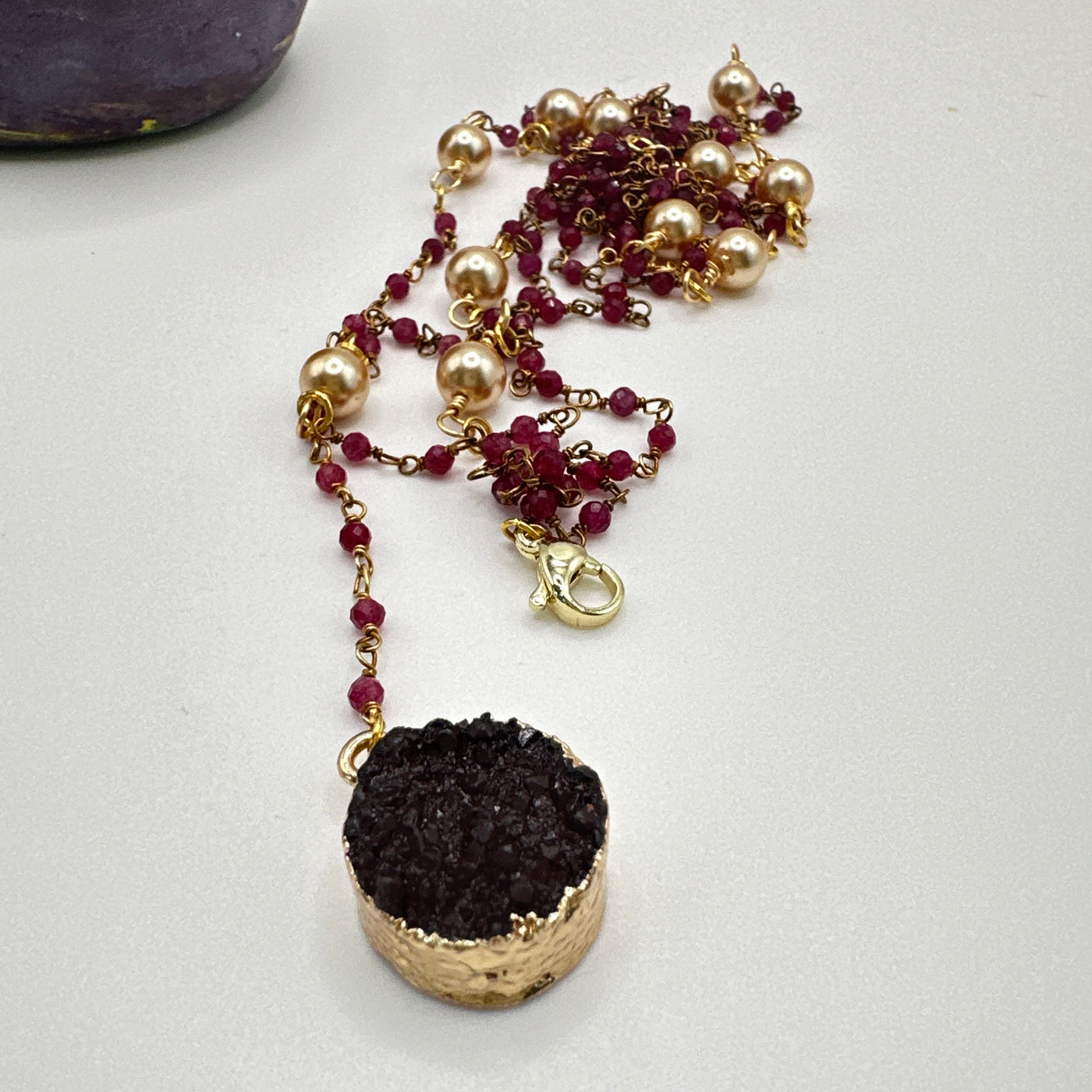 Scarf long necklace purple with purple resina pendant and golden pearls