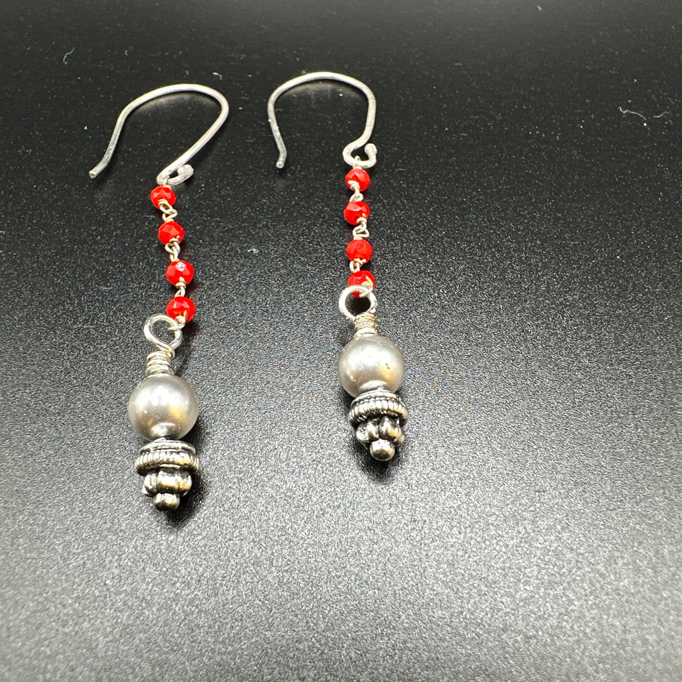 Earrings silver 925 with red beads and light grey pearls