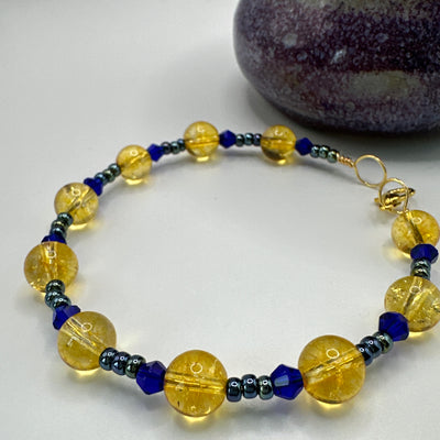 Rigid bracelet with blue faceted glass, citrine and metallic blue pearls