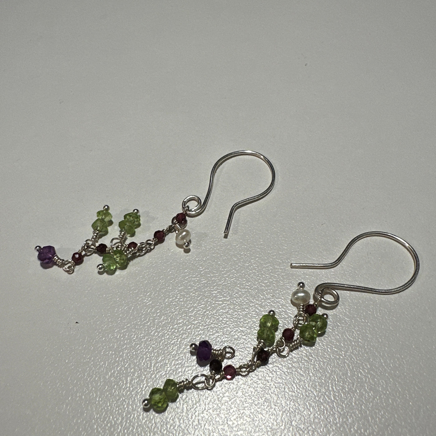 Peridot, oval pearls and amethysts on silver earrings