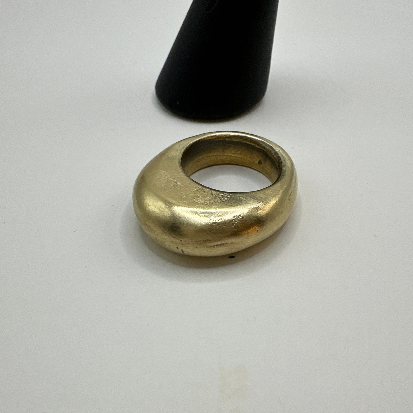 Pomposo ring in brass