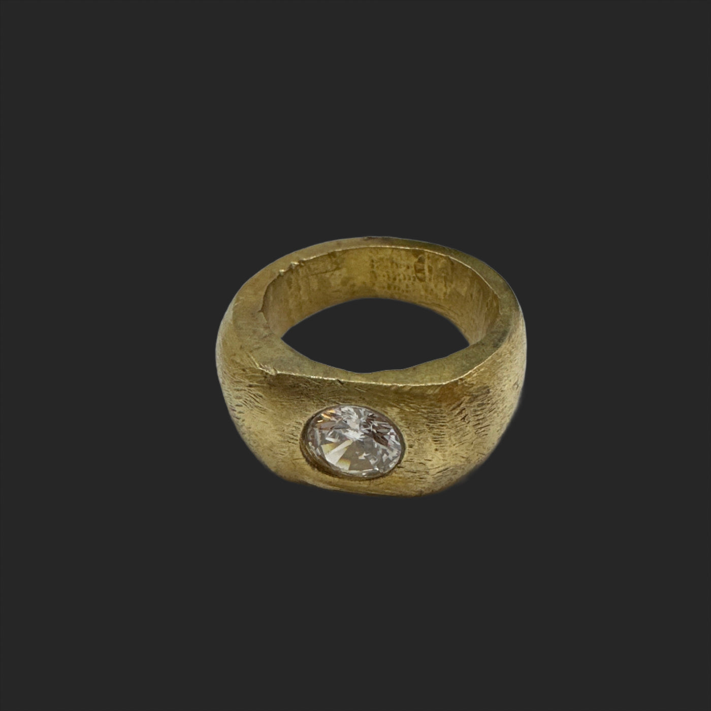 Signet ring in brass with 6 mm while cubic zircon