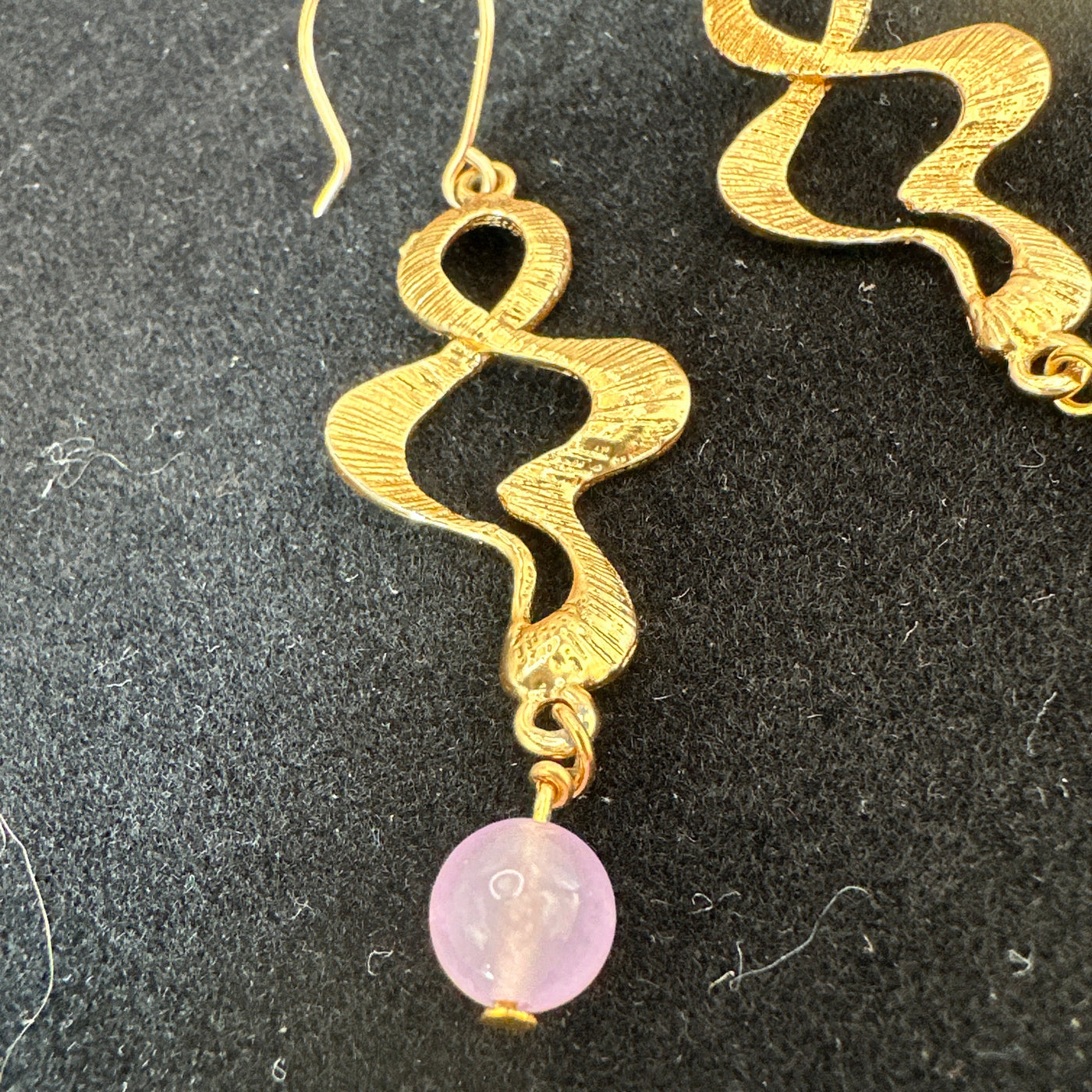 Zama spiraled earrings with lilac Jada pearls