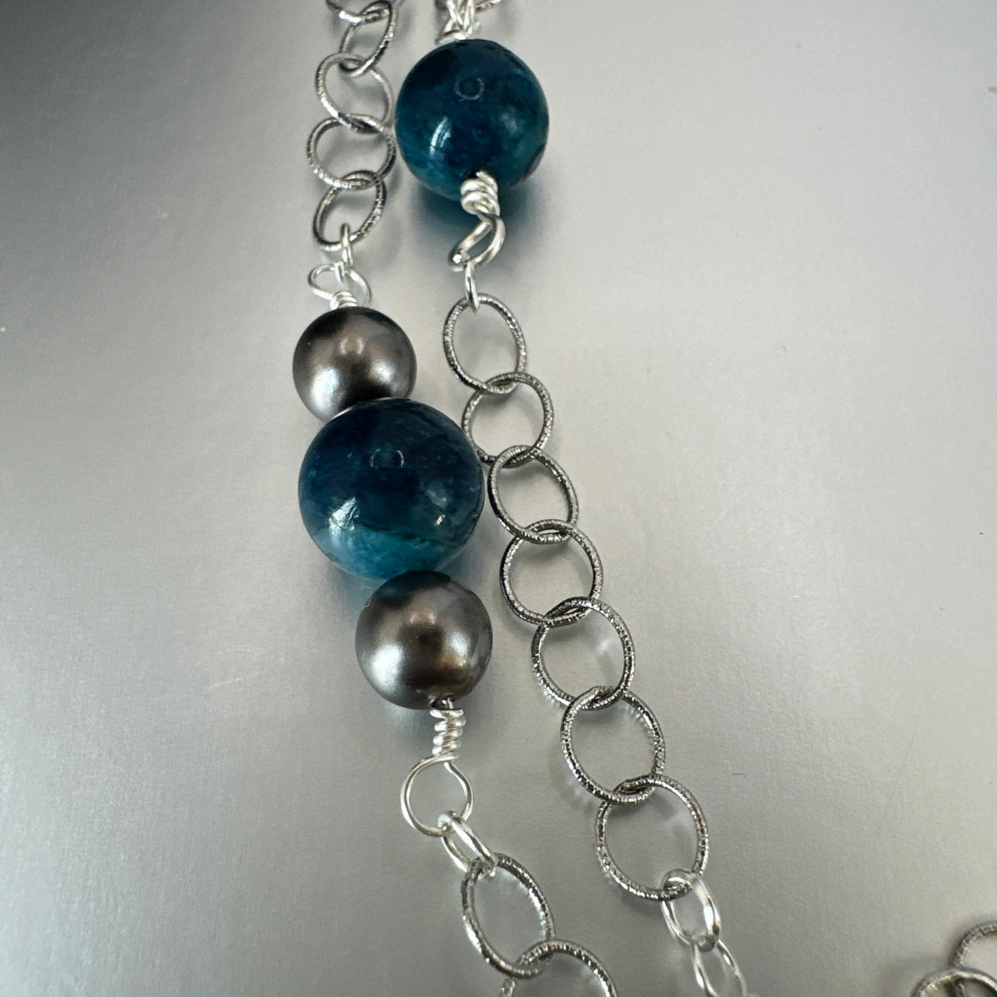 Apatite and dark grey pearls on silver chain