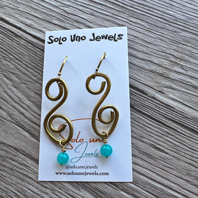 Brass circunvolutions and turquoise giade earrings