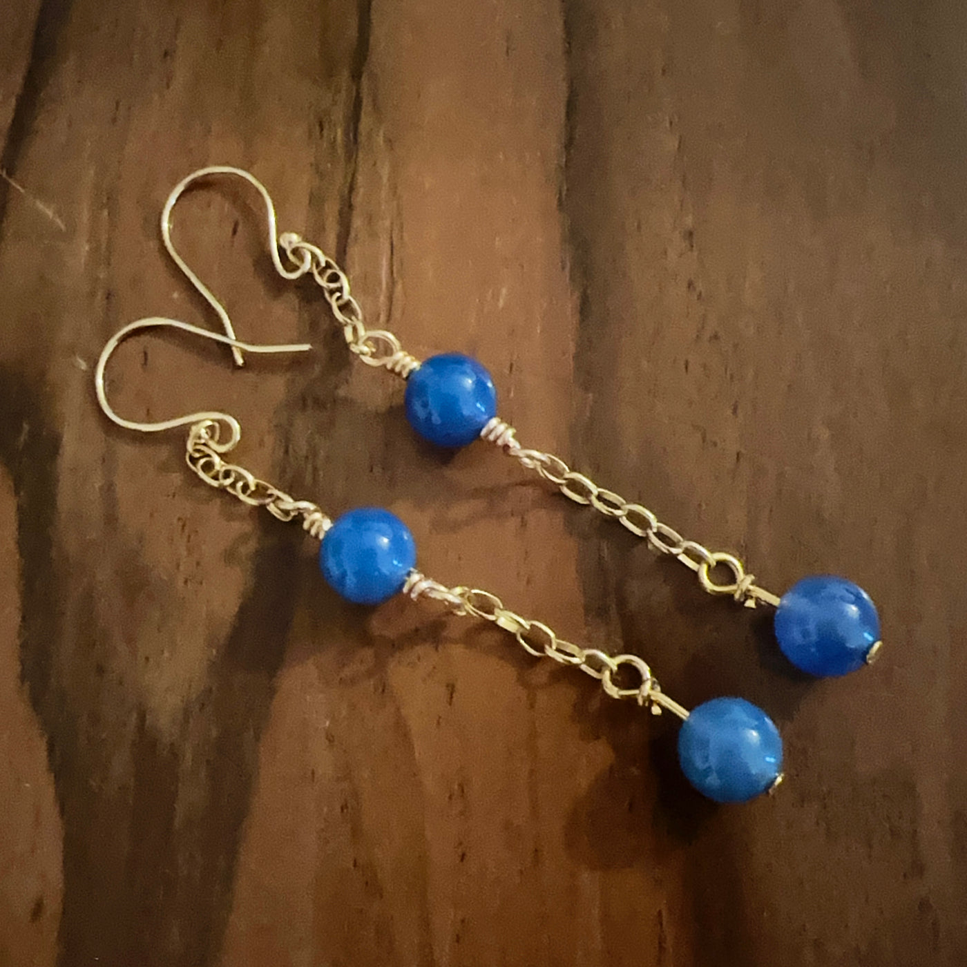 Blue giada pearls earrings with brass chain