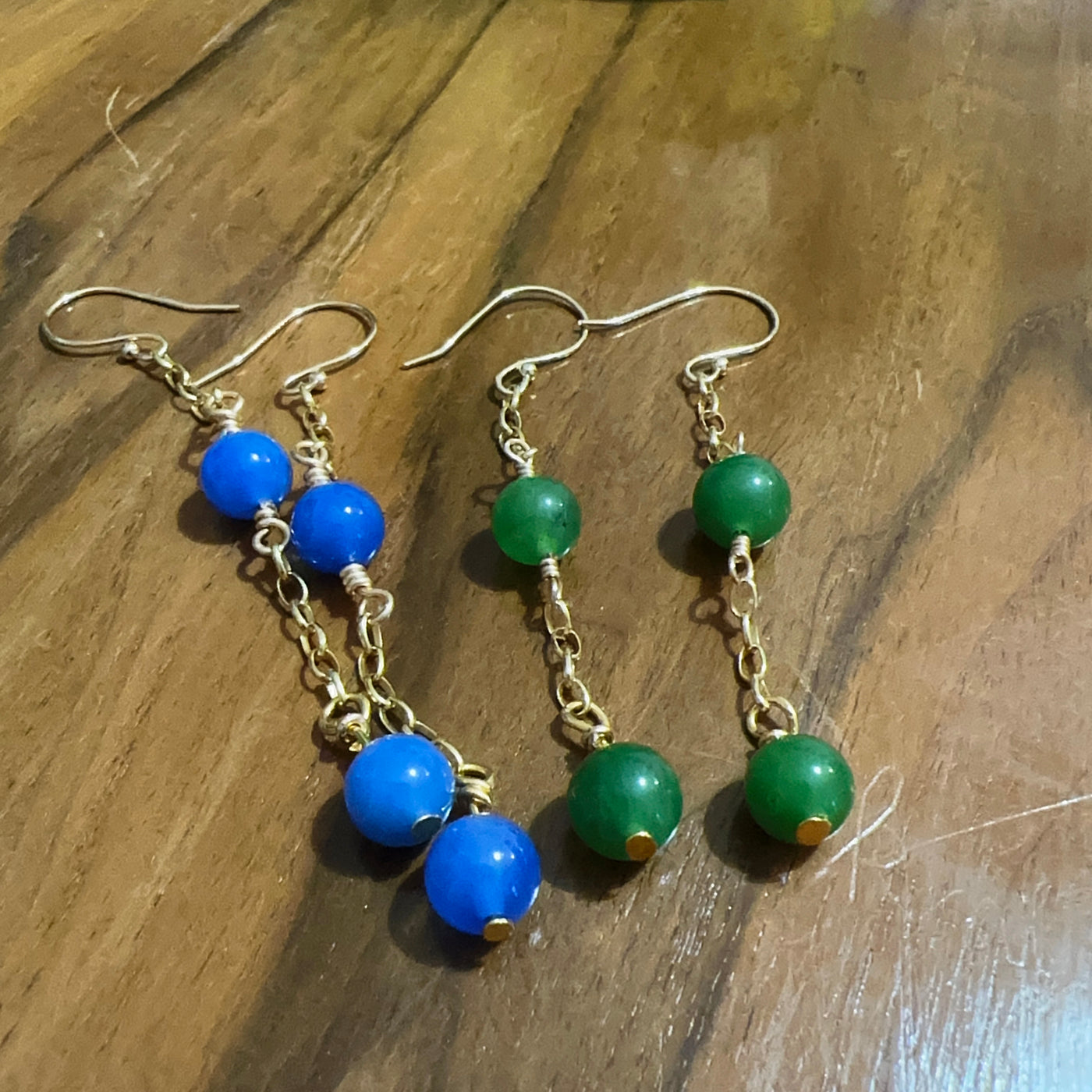 Green giada pearls earrings with brass chain