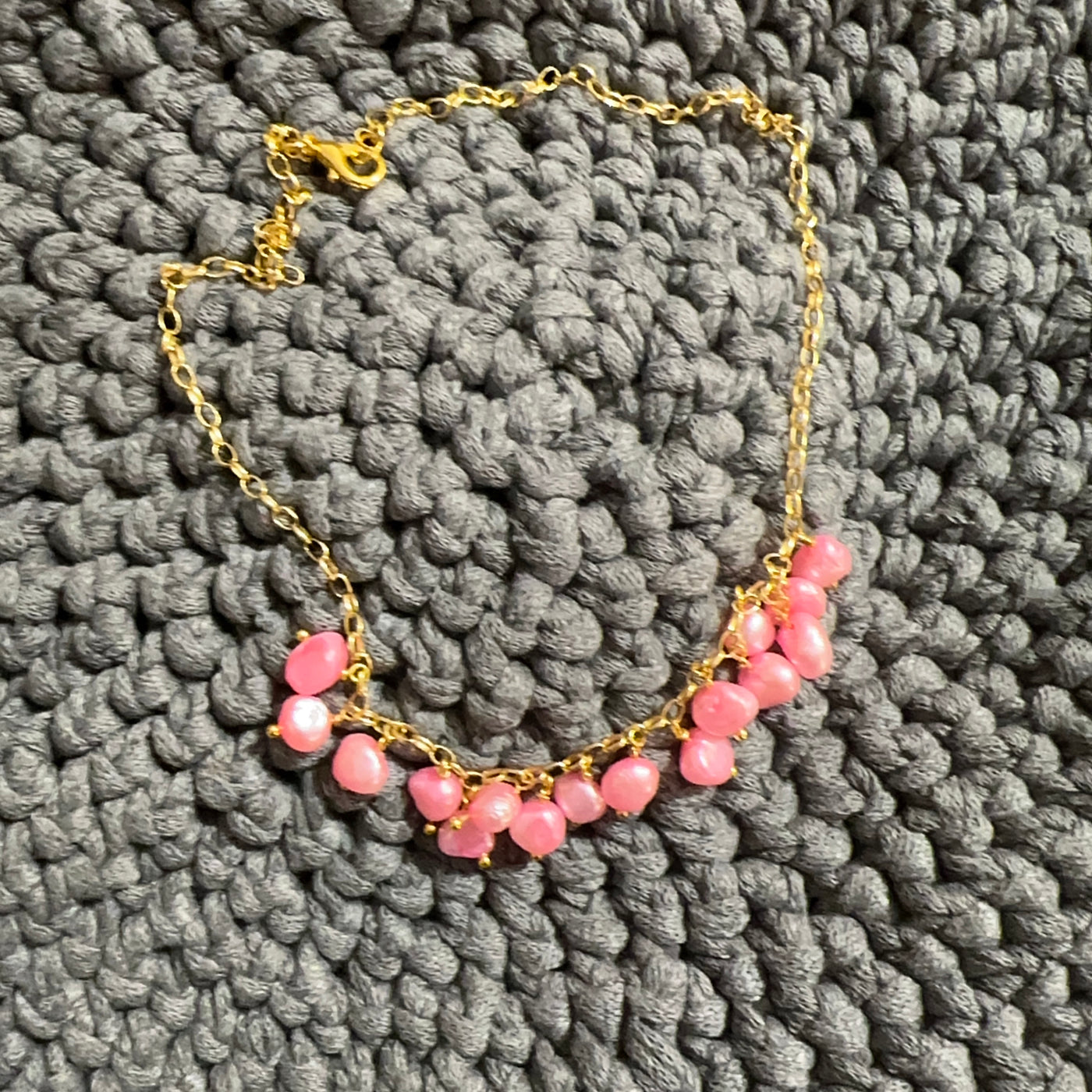 Brass chain with central pink freshwater pearls