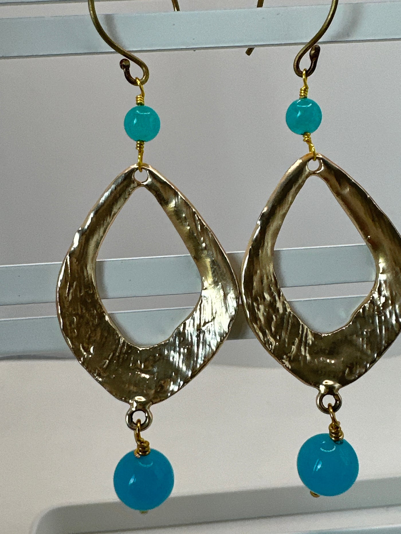 Light turquoise giada earrings with Zama and brass 