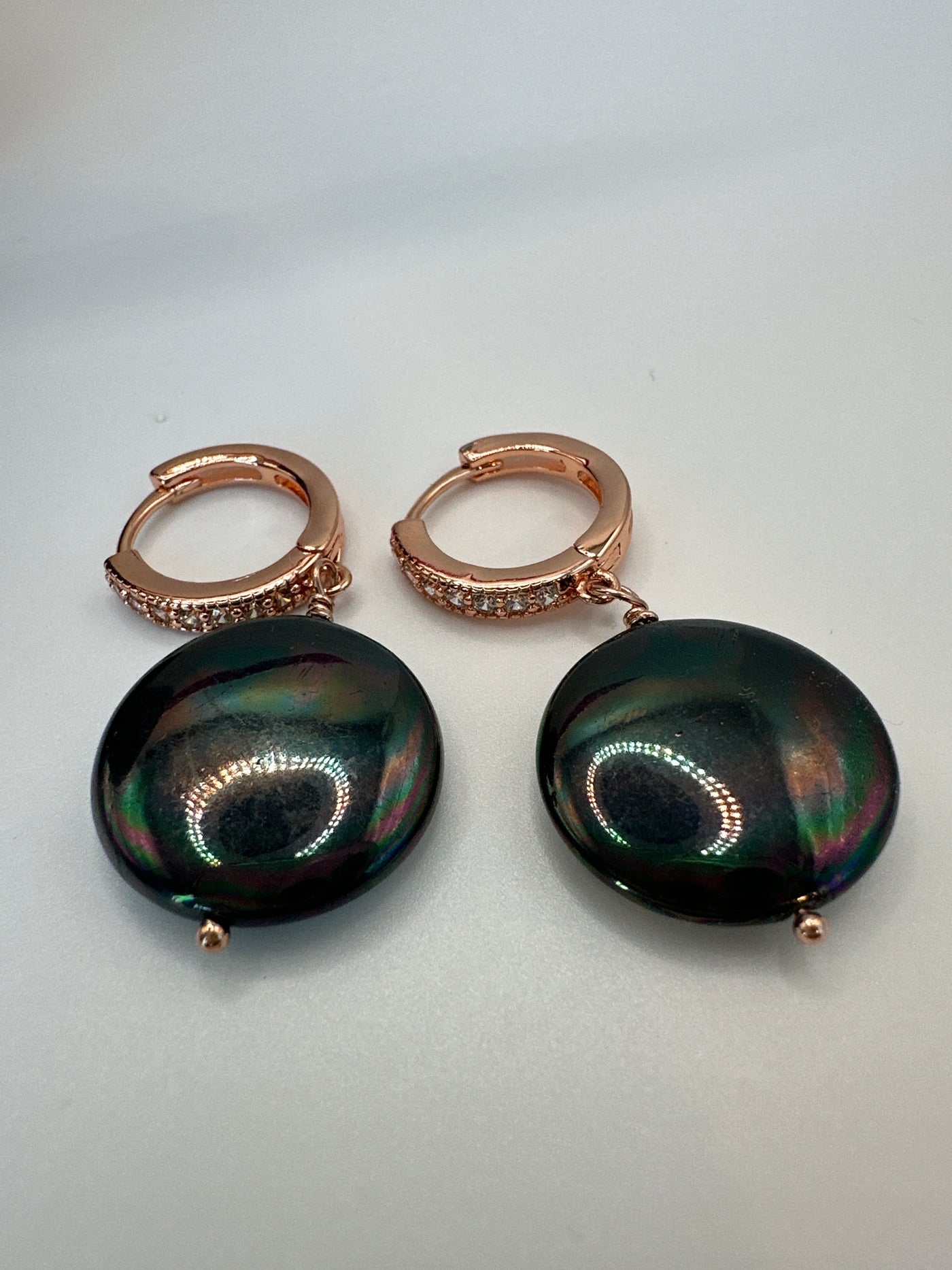 Bronze small circle earrings with black mallorca pearls and zircons