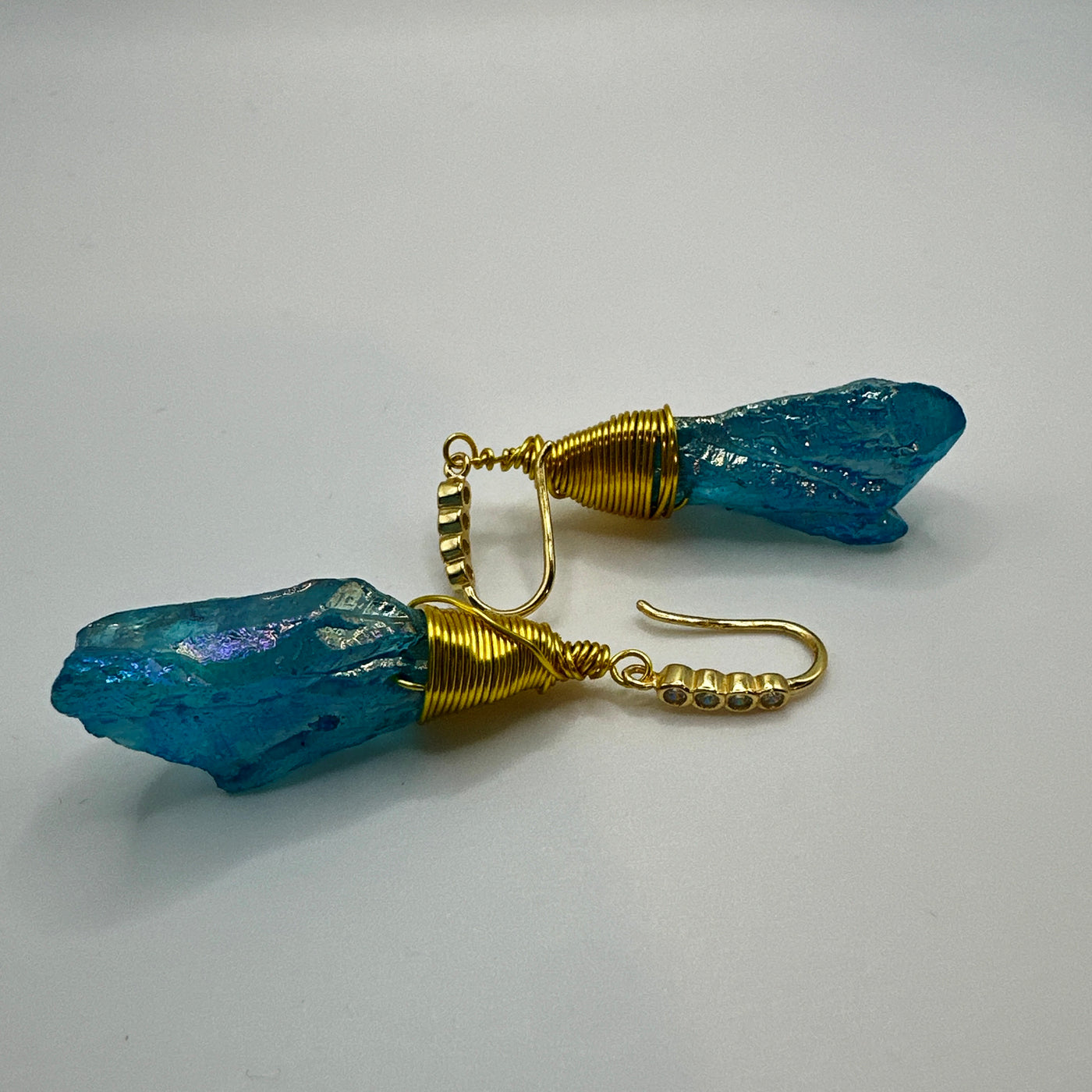 Crystal earrings with 'monachella' in brass and white zircons