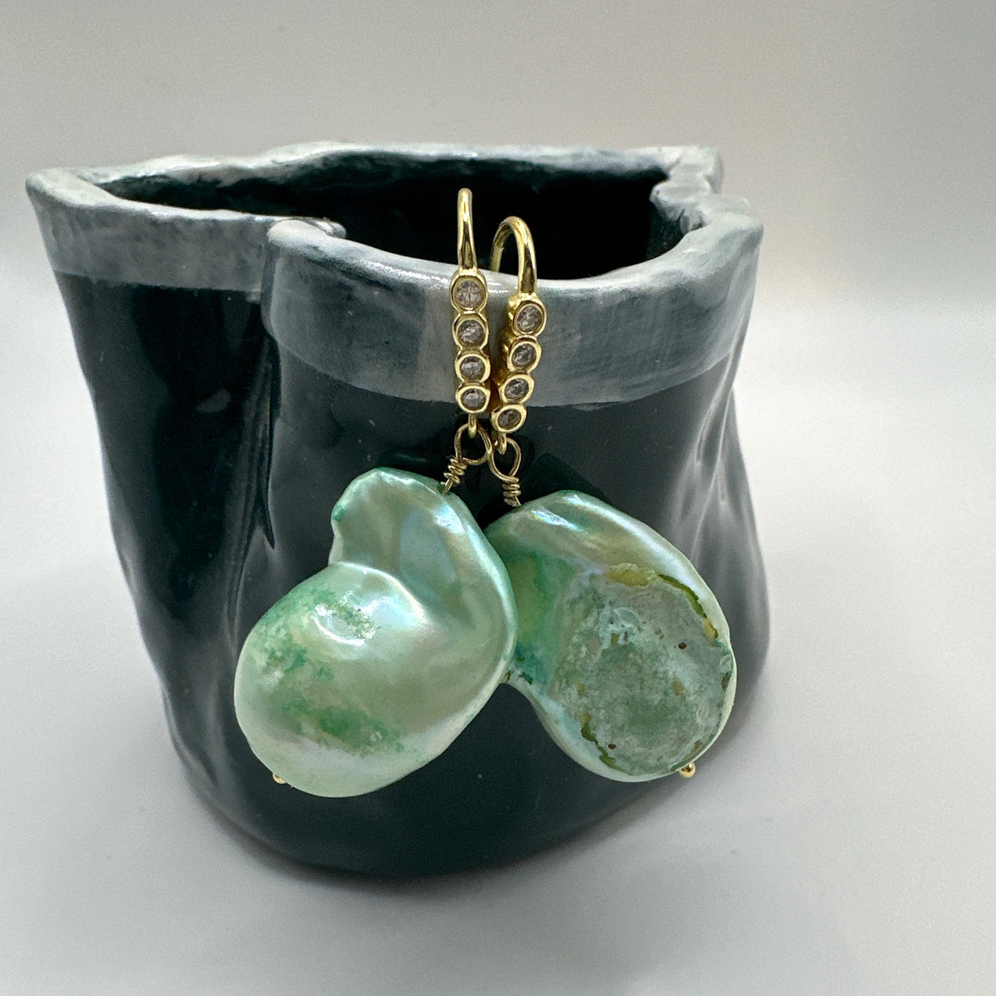 Baroque green pearls earrings with 'monachella' in brass and white zircons 