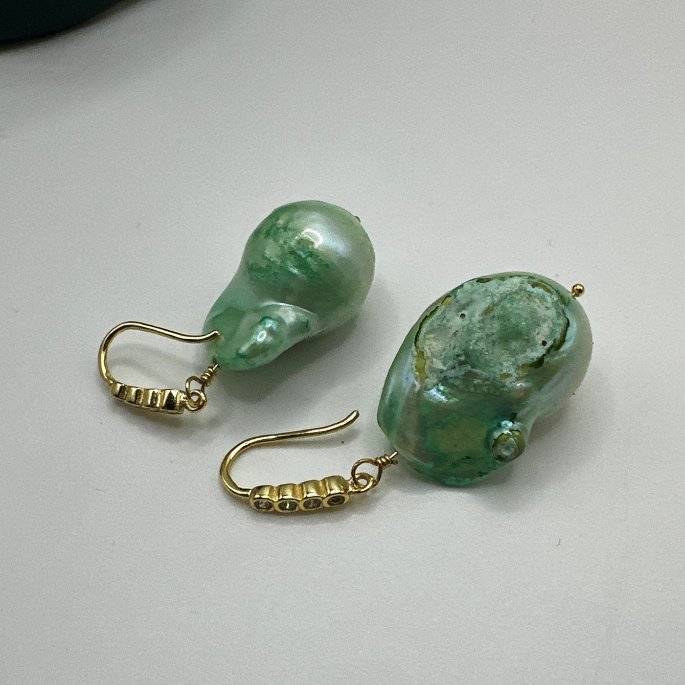 Baroque green pearls earrings with 'monachella' in brass and white zircons 
