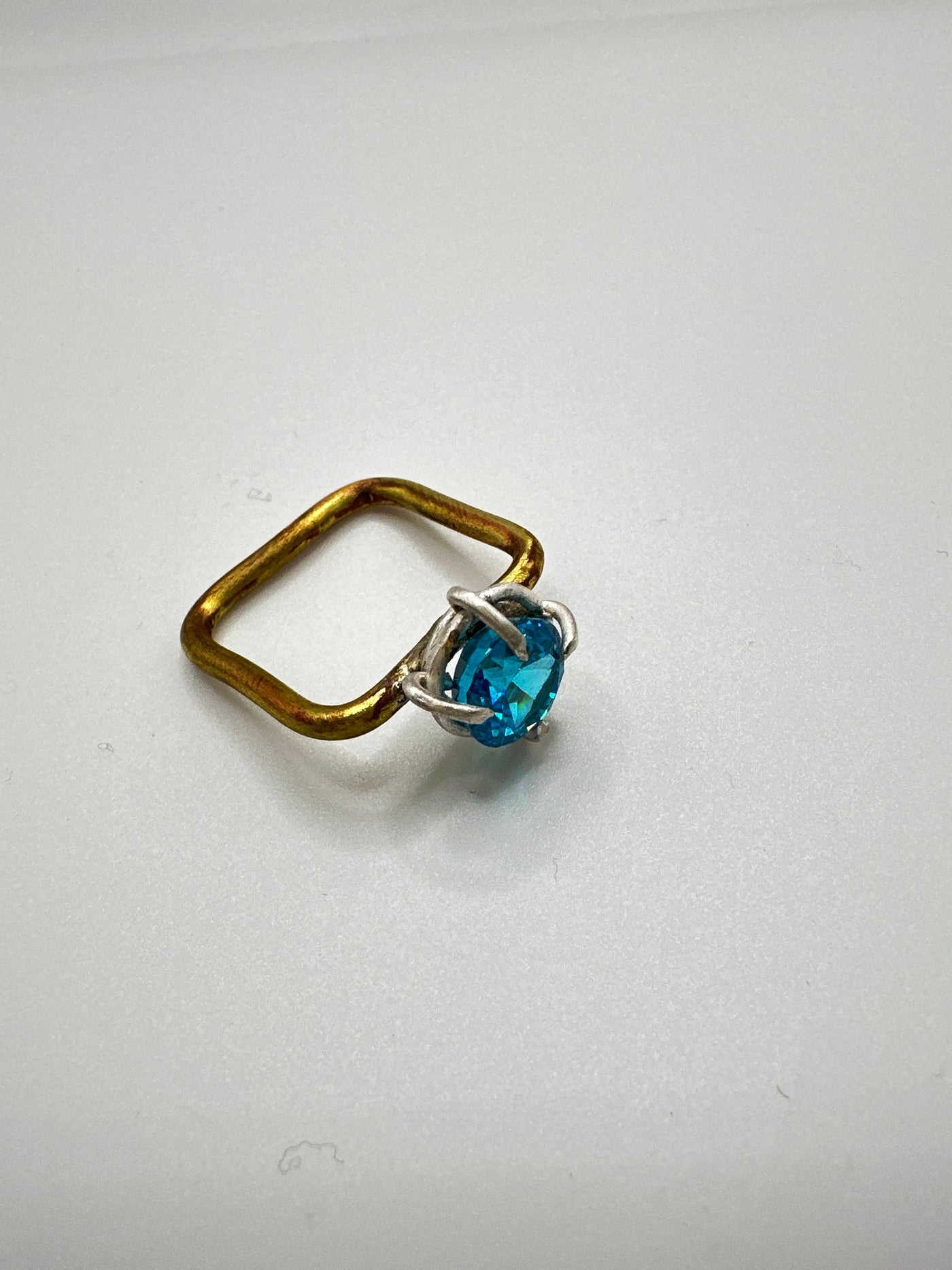 Syntetic blue corindone brillliant cut in silver cast and brass square ring