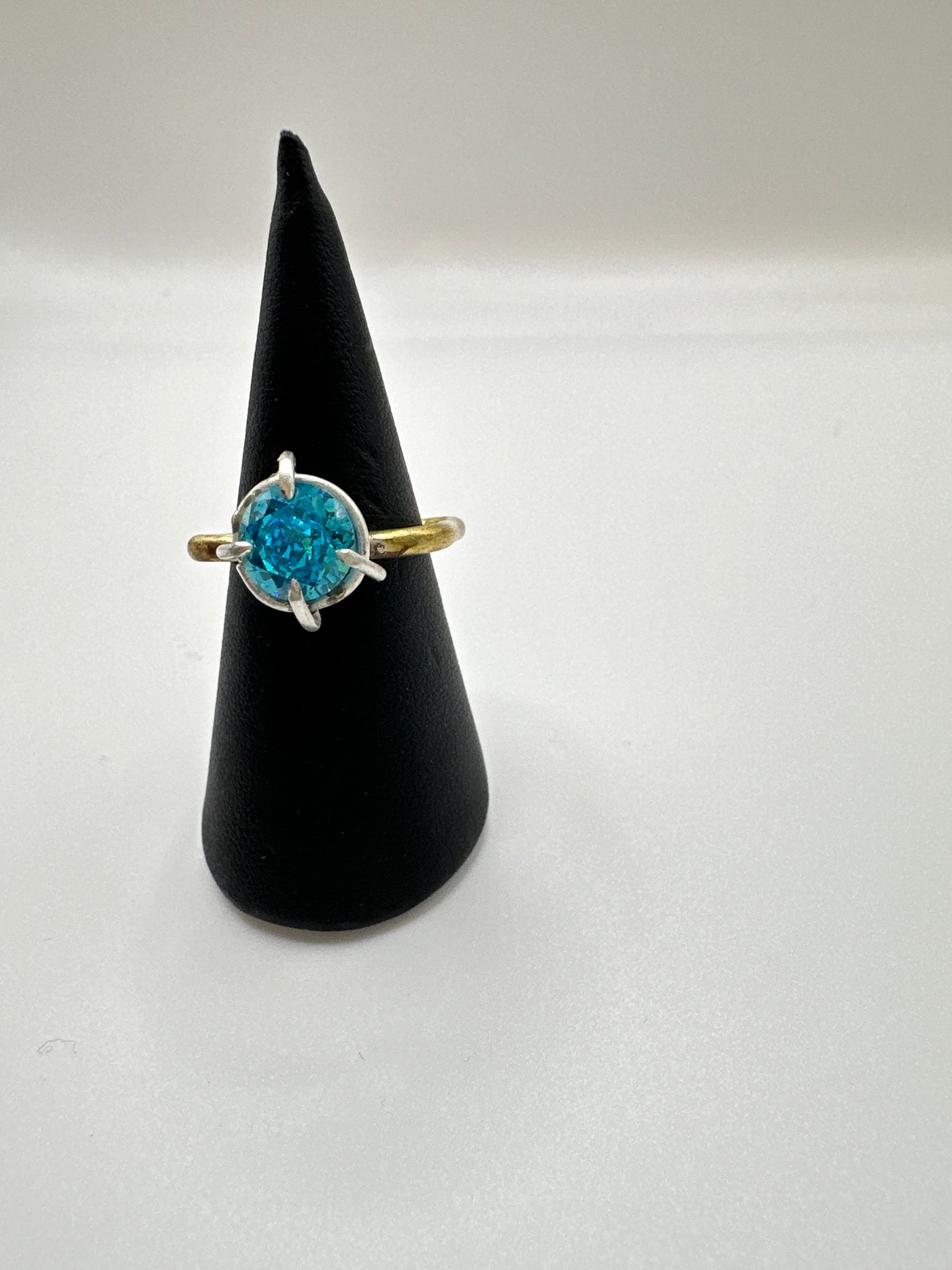 Syntetic blue corindone brillliant cut in silver cast and brass square ring