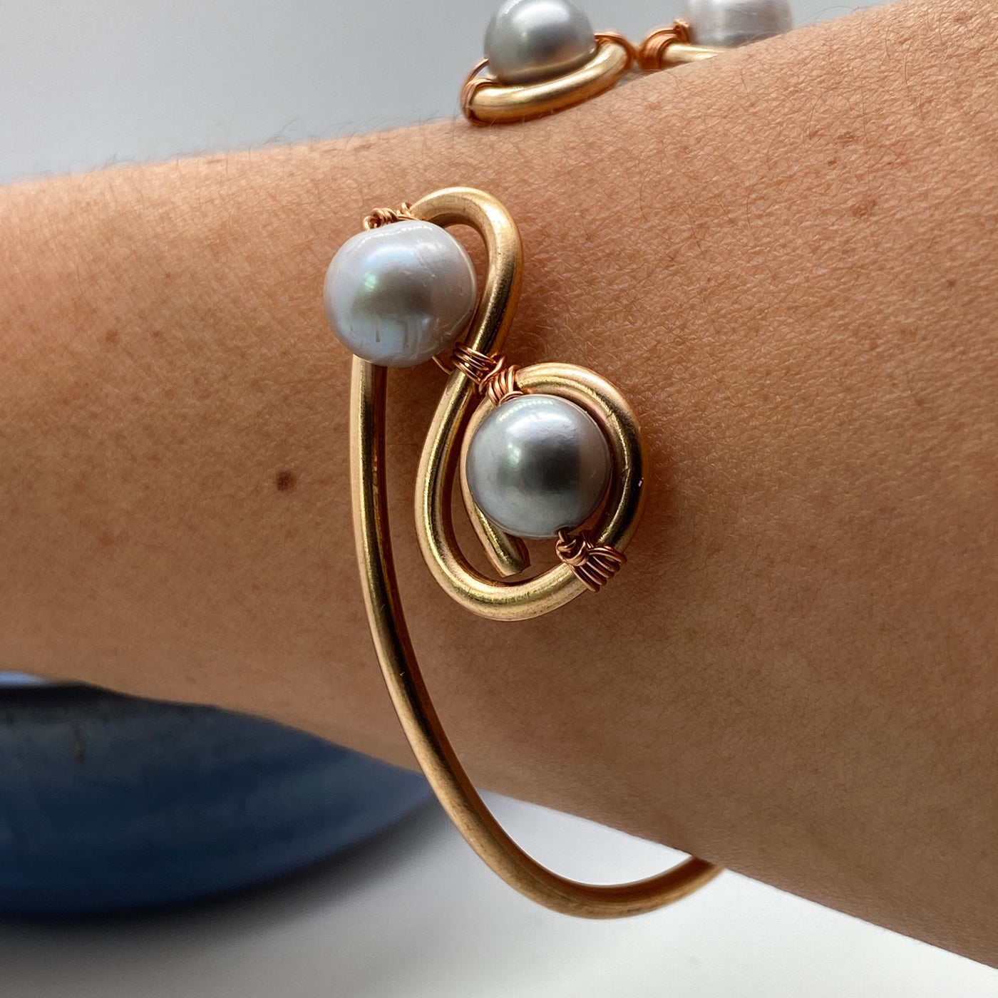Grey freshwater pearls bracelet