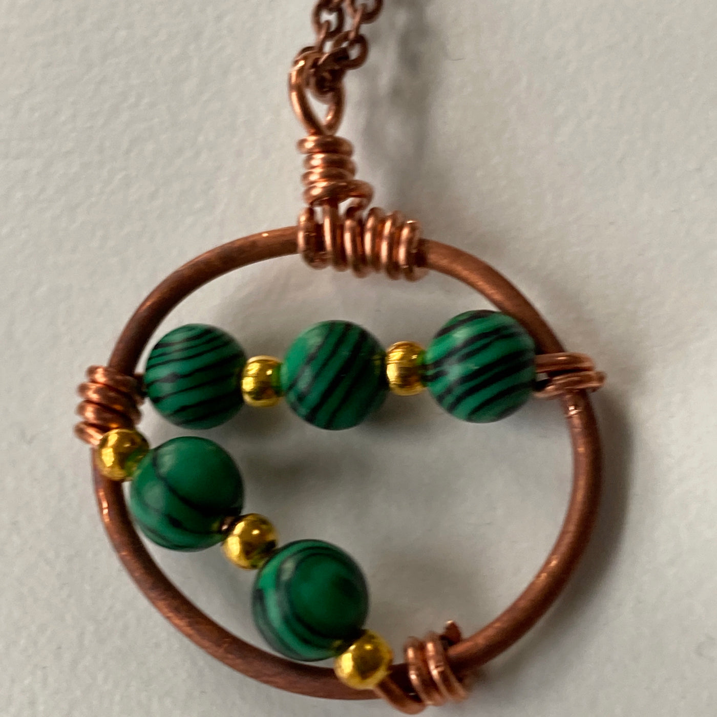 Malachite and wire on chain. Lines collection