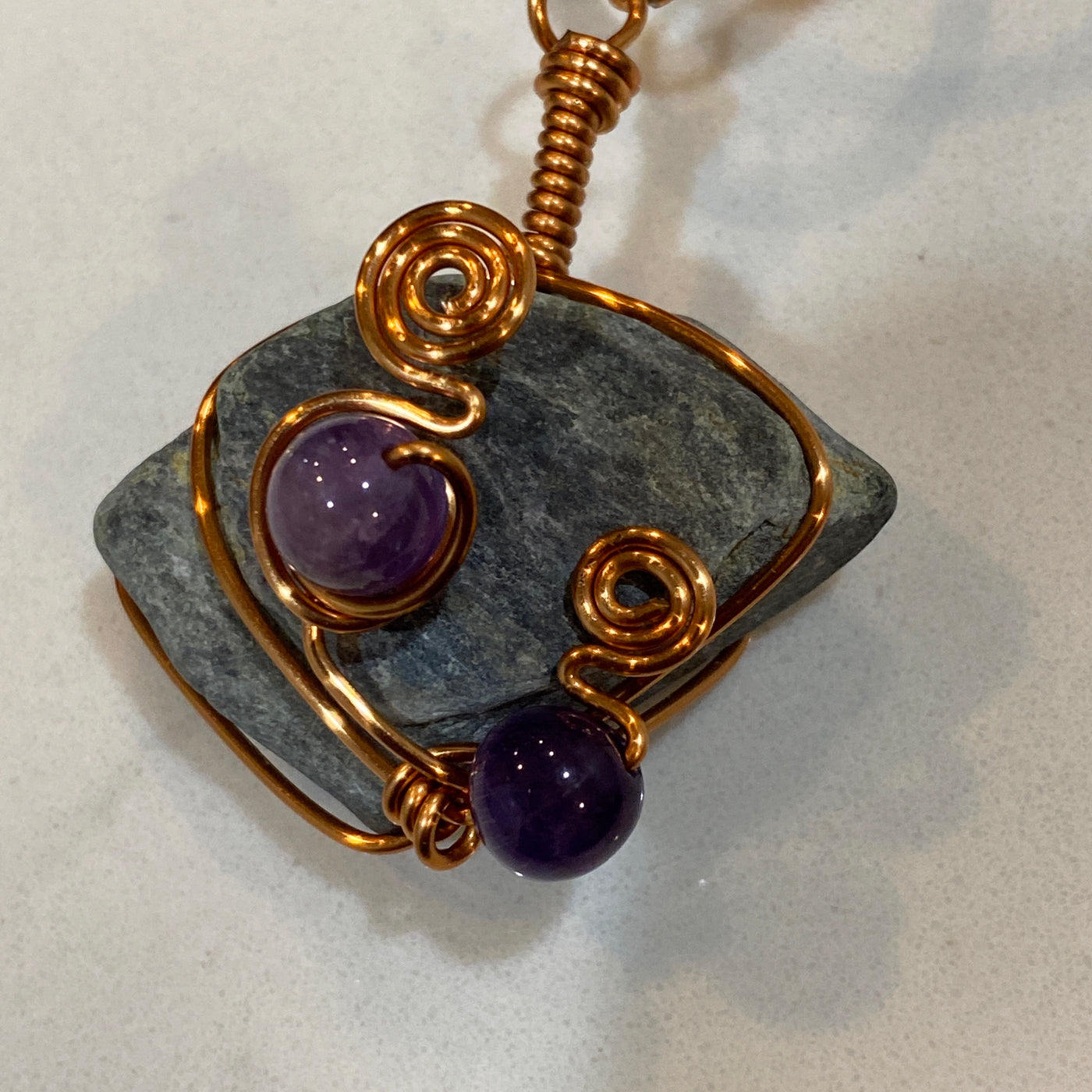 Grey natural stone, amethyst and wire. Small pendant. One of my favourite pendants of the whole Elbastones collection.