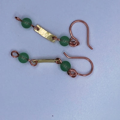 Aventurine and brass earrings. Circa 5 cm long