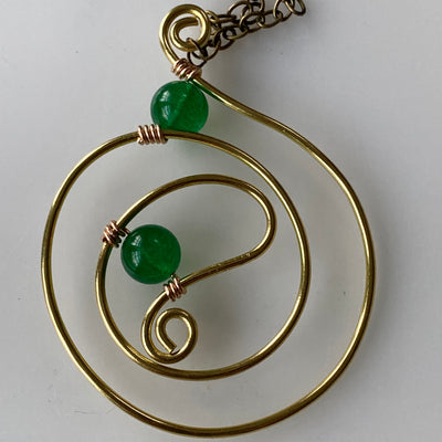 Pendant in brass. Big size with green calchedony