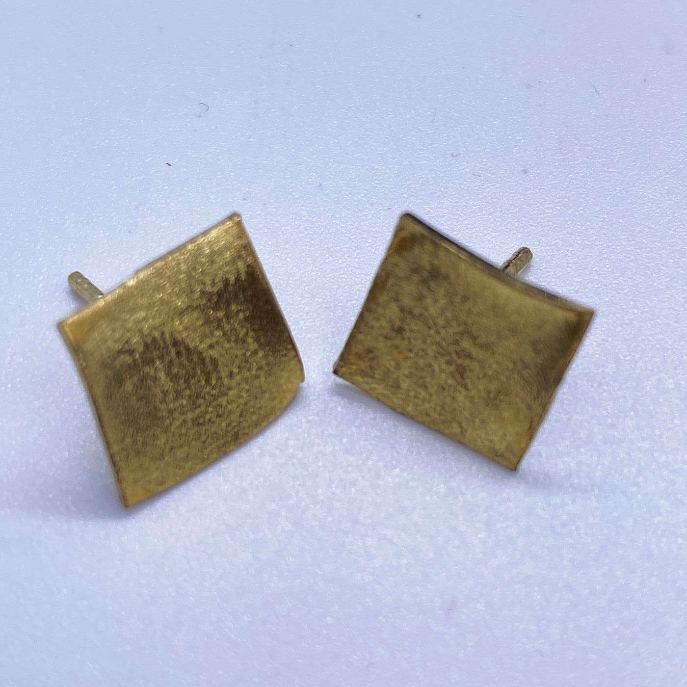 Square yellow brass studs 1 cm texturized