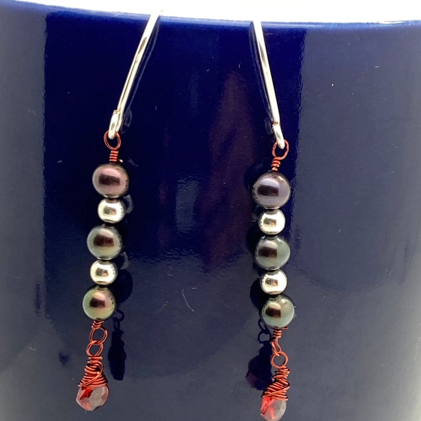 Garnet briolette, silver and ravens pearls earrings