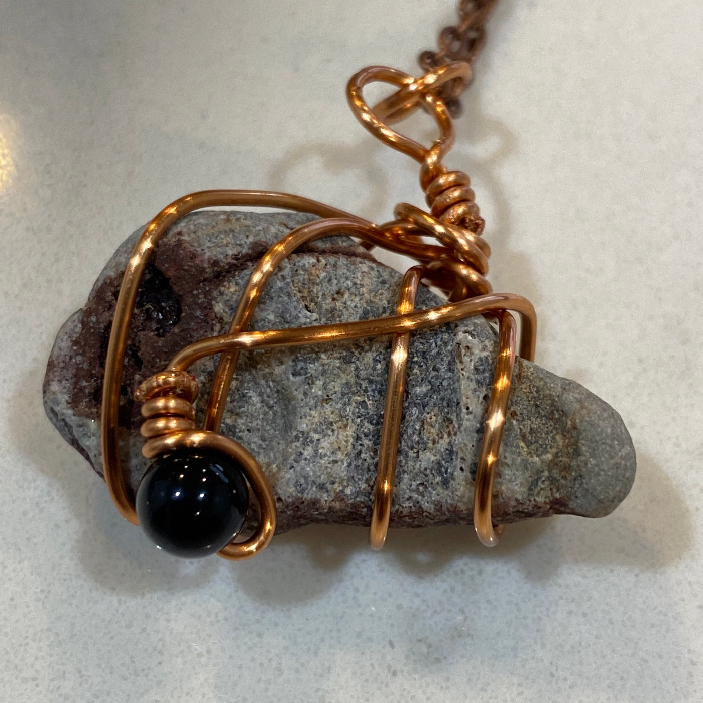 Grey natural stone onyx and wire. Small pendant for Elbastones.