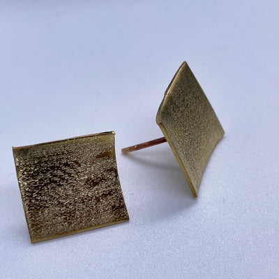 Square yellow brass studs 1.5 cm texturized