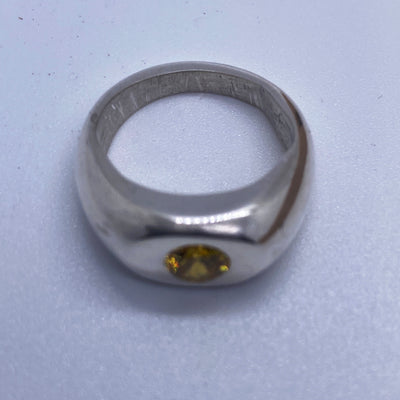 Silver ring soft lines and 5 mm yellow cubic zirconia