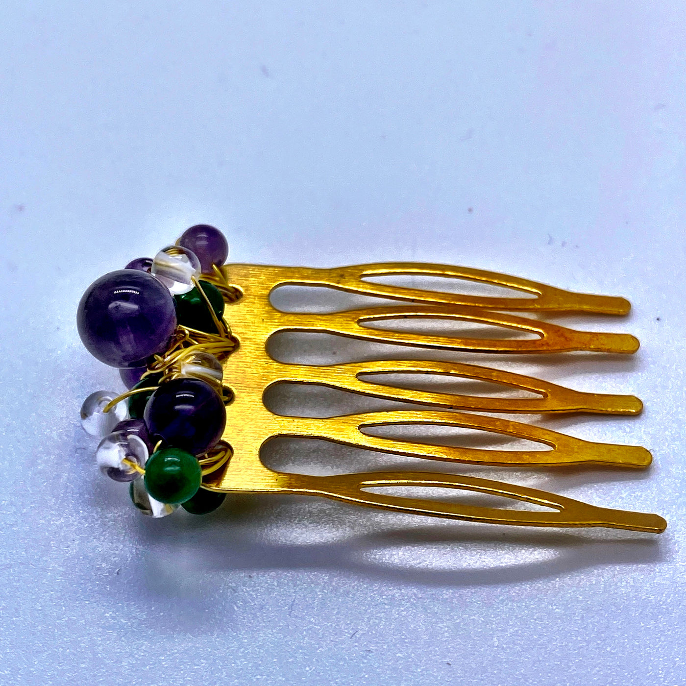 Green calchedony, amethysts, opales, golden wire and white quartz crystals for this hair combs simple tuck five teeth metal combs gold color