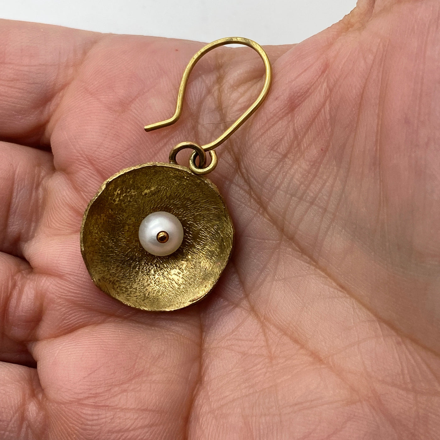 6mm pearl round brass flower earrings