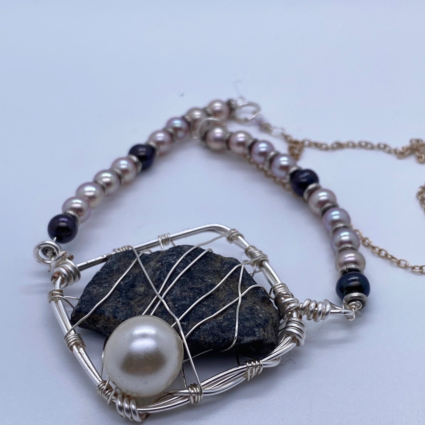 Elbastones meets pearls, lavender and black