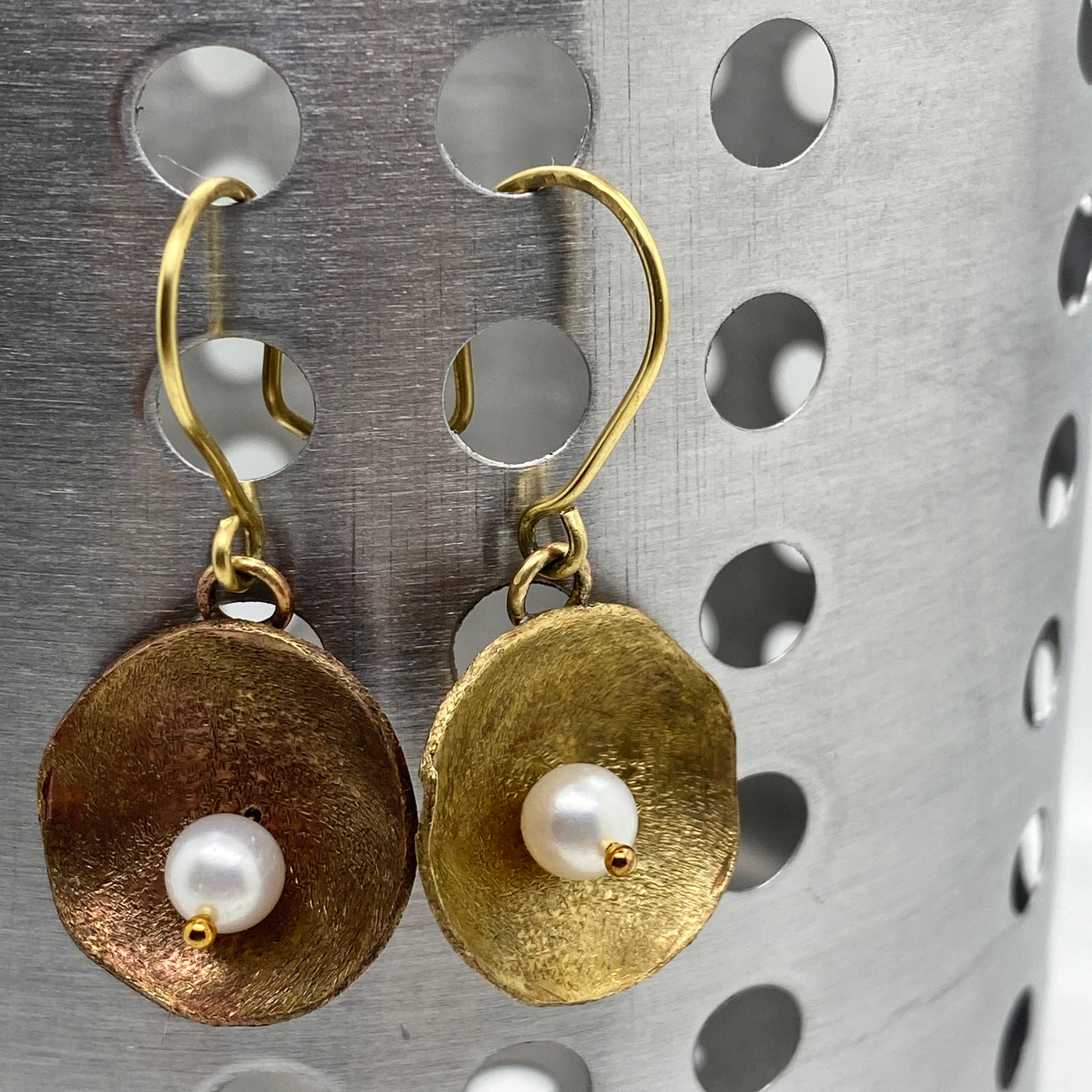 6mm pearl round brass flower earrings