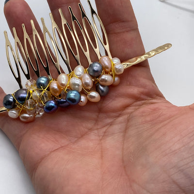 Freshwater pearls in different measures and colors (rose, white, blue), chrystal and rose quartz beads and golden wire for this french twist 10 teeths comb alloy metal bridal wedding hair side comb golden color