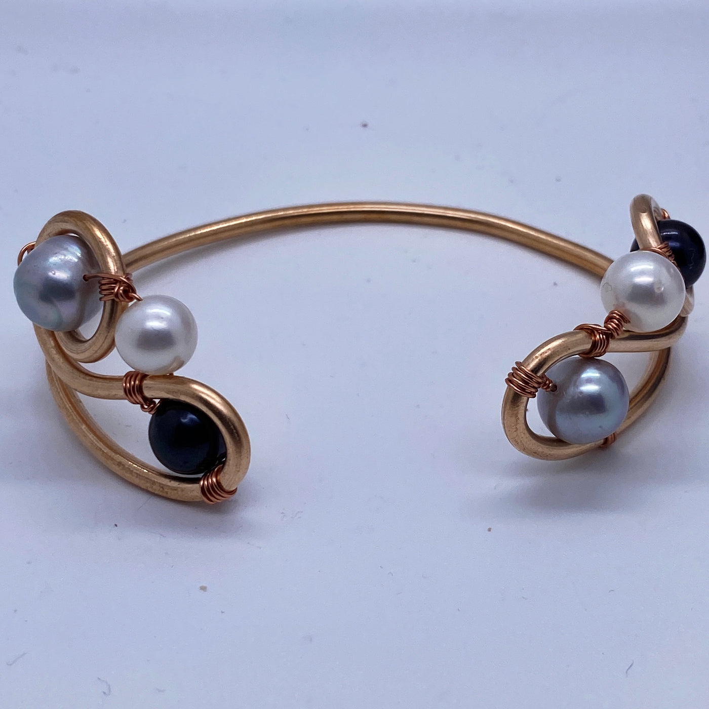 White, grey and black freshwater pearls bracelet