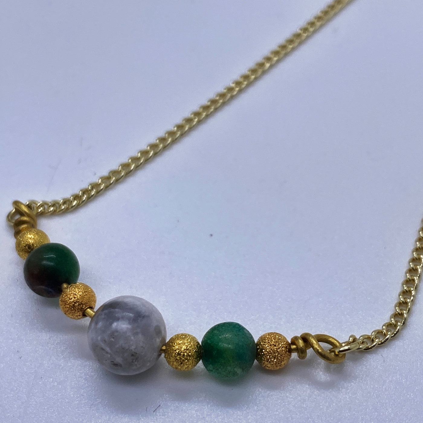 Necklace with green giada pearls and brass on chain
