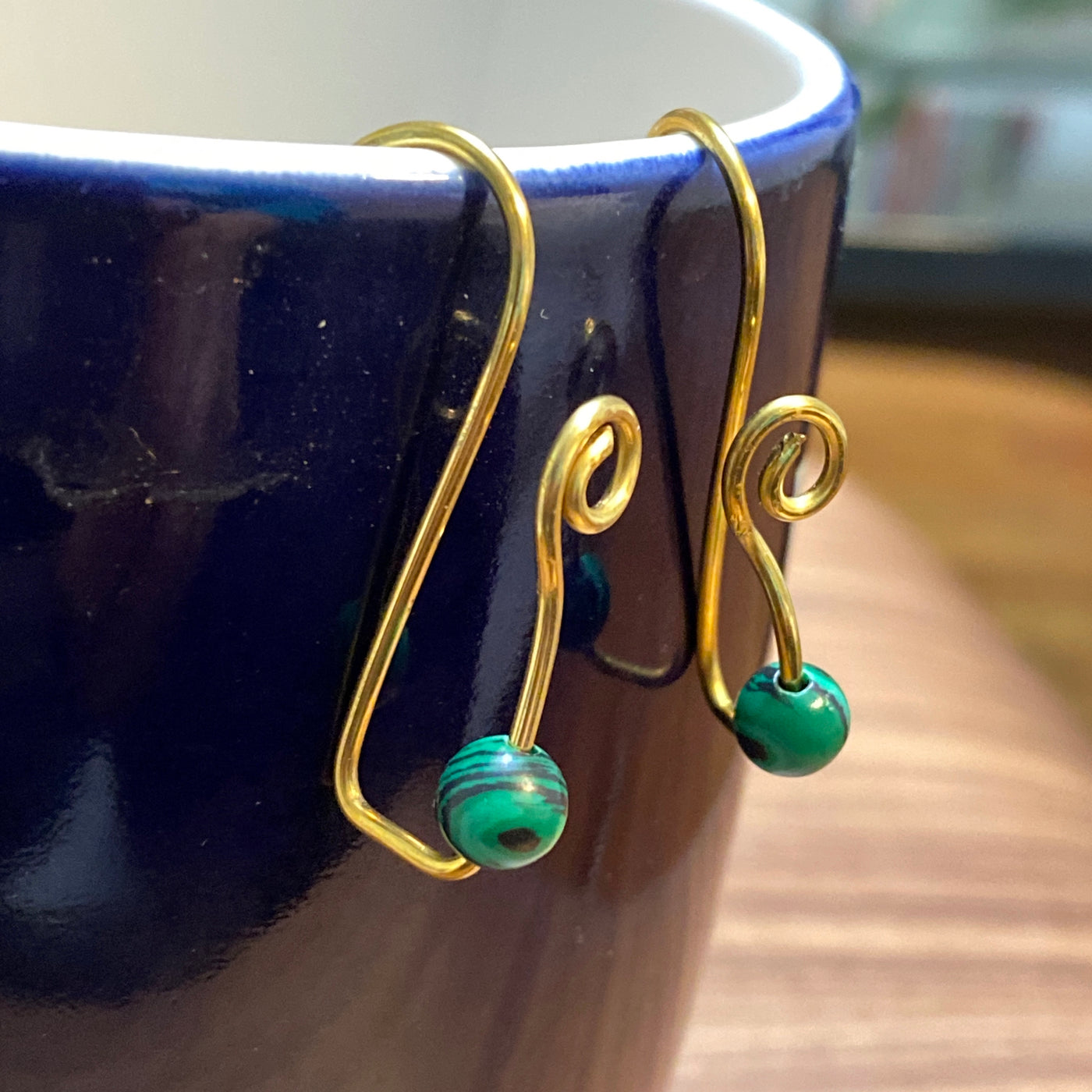 Malachite and brass earrings. Lines collection.