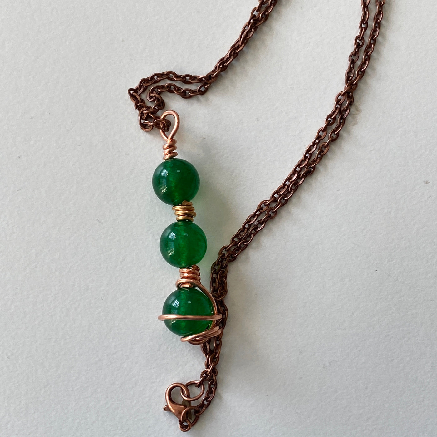 Green calcedony pendant on chain