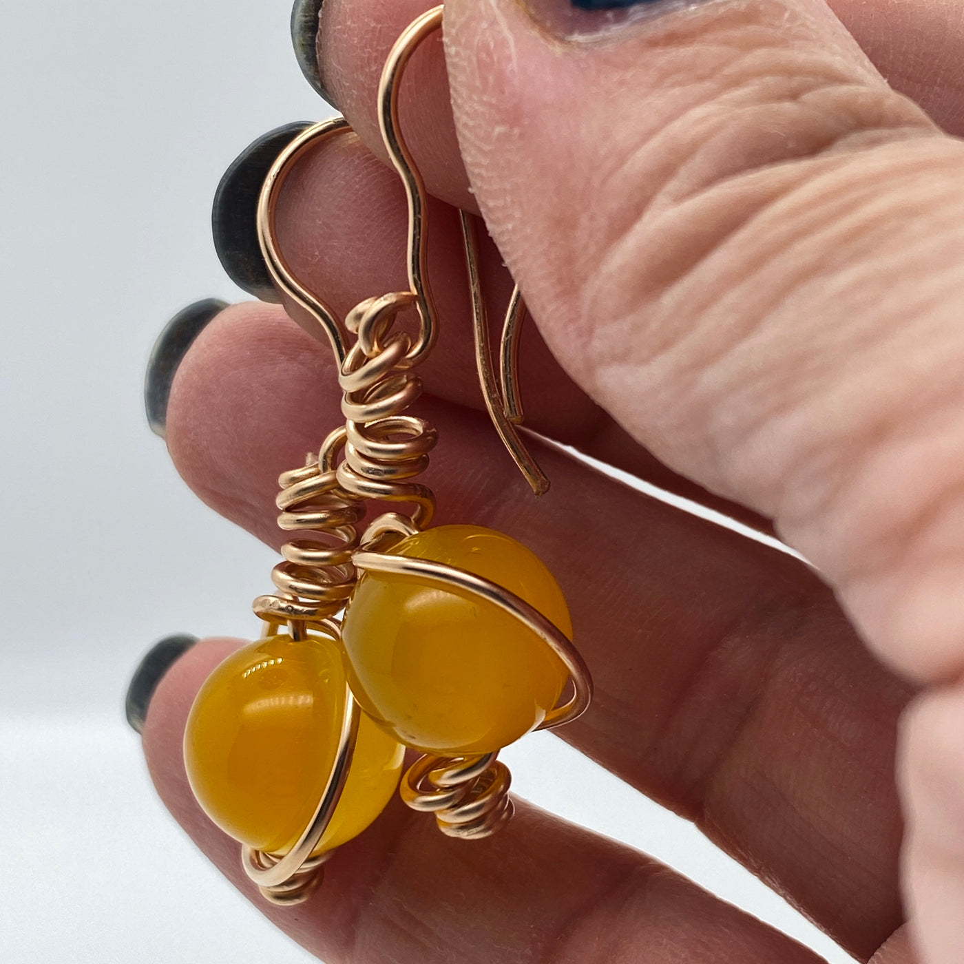 Yellow agate and wire earrings.
