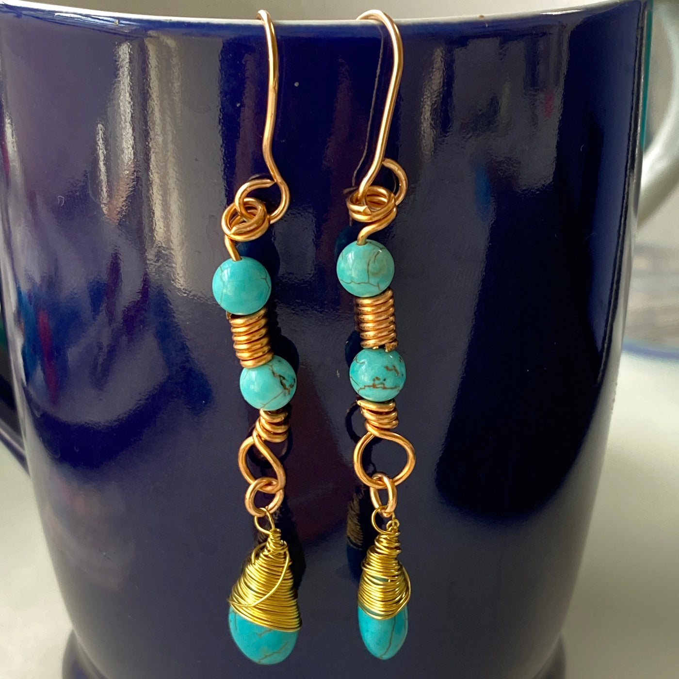 Earrings Natural tourquoise blue howlite pearl and wire